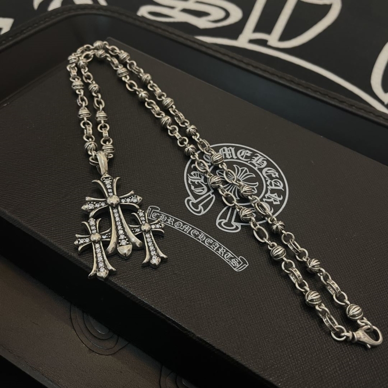 Ch*0me He**ts necklaces